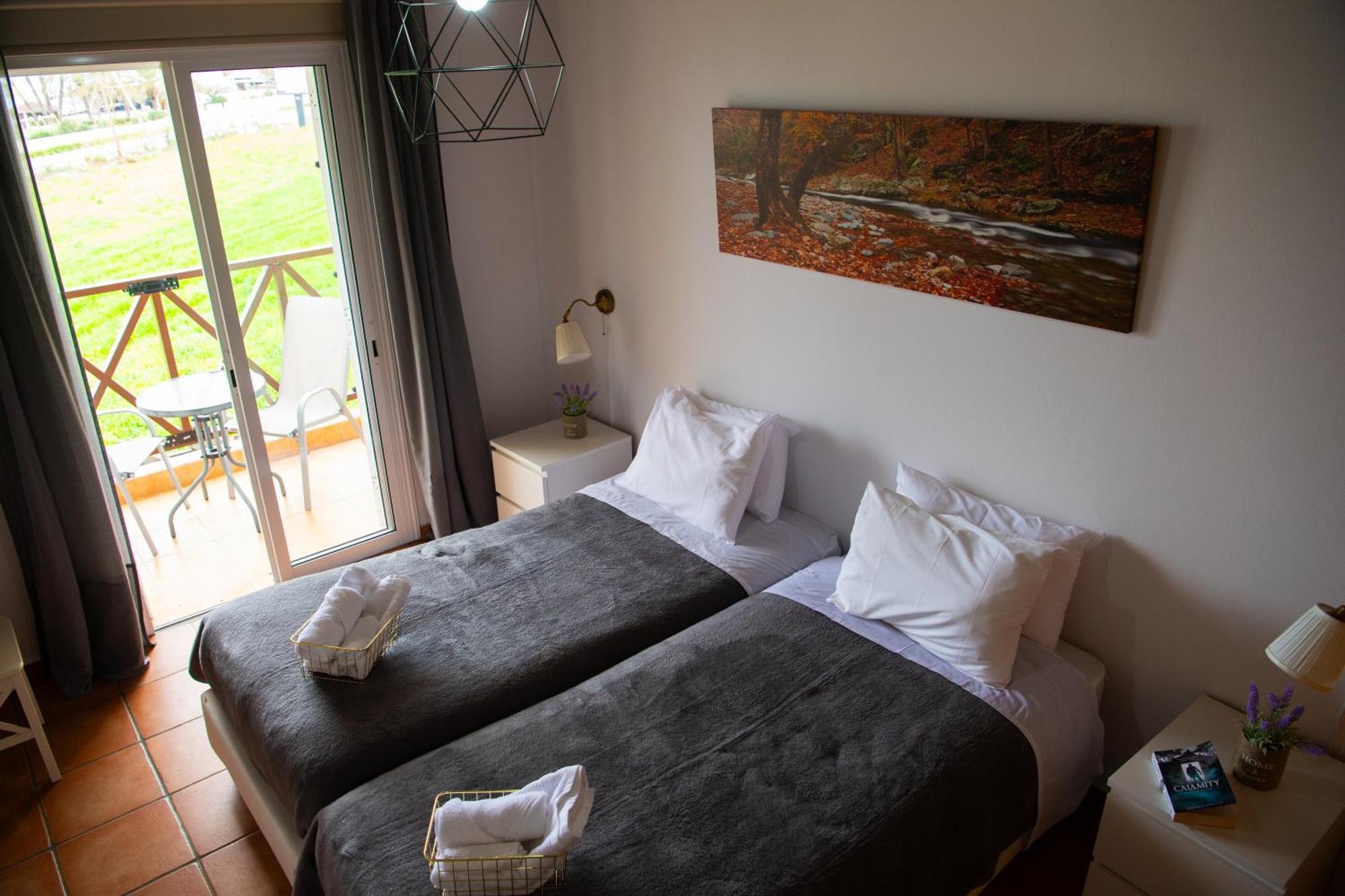 Path Latchi Beachfront Apartments Extérieur photo