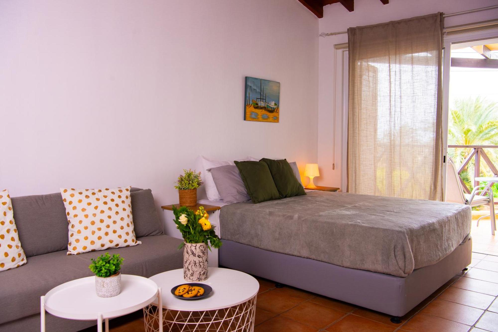 Path Latchi Beachfront Apartments Extérieur photo