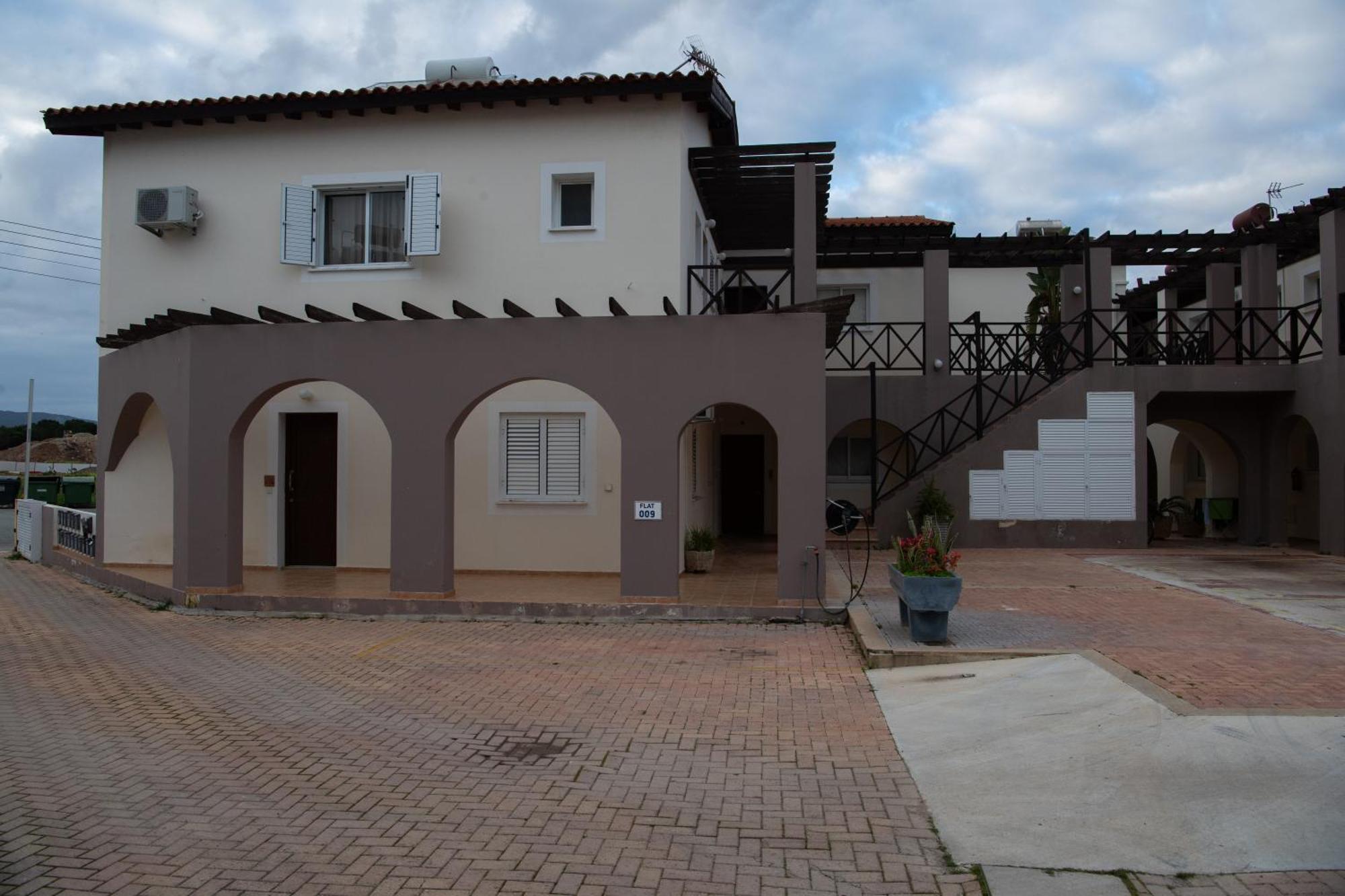 Path Latchi Beachfront Apartments Extérieur photo
