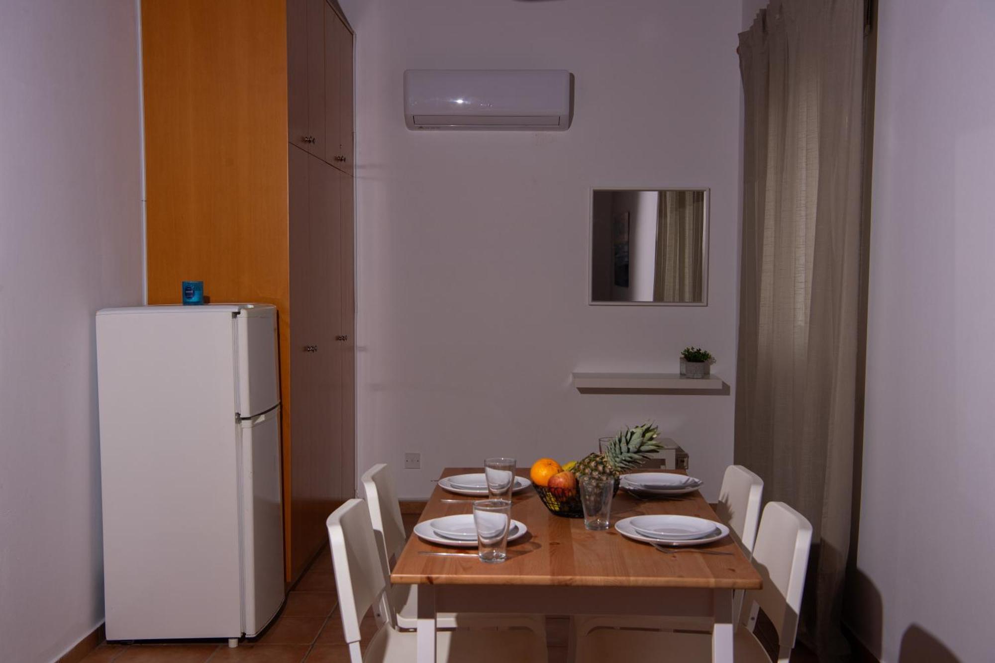 Path Latchi Beachfront Apartments Extérieur photo