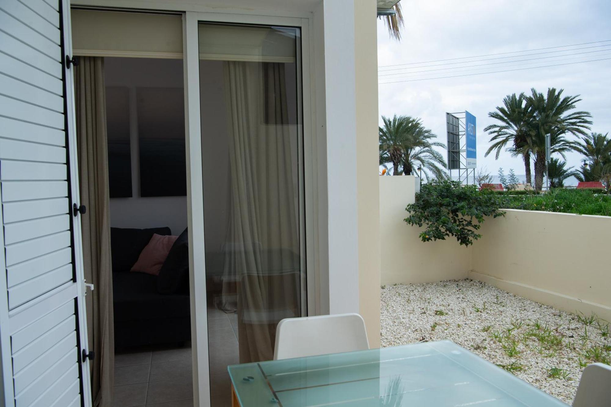 Path Latchi Beachfront Apartments Extérieur photo