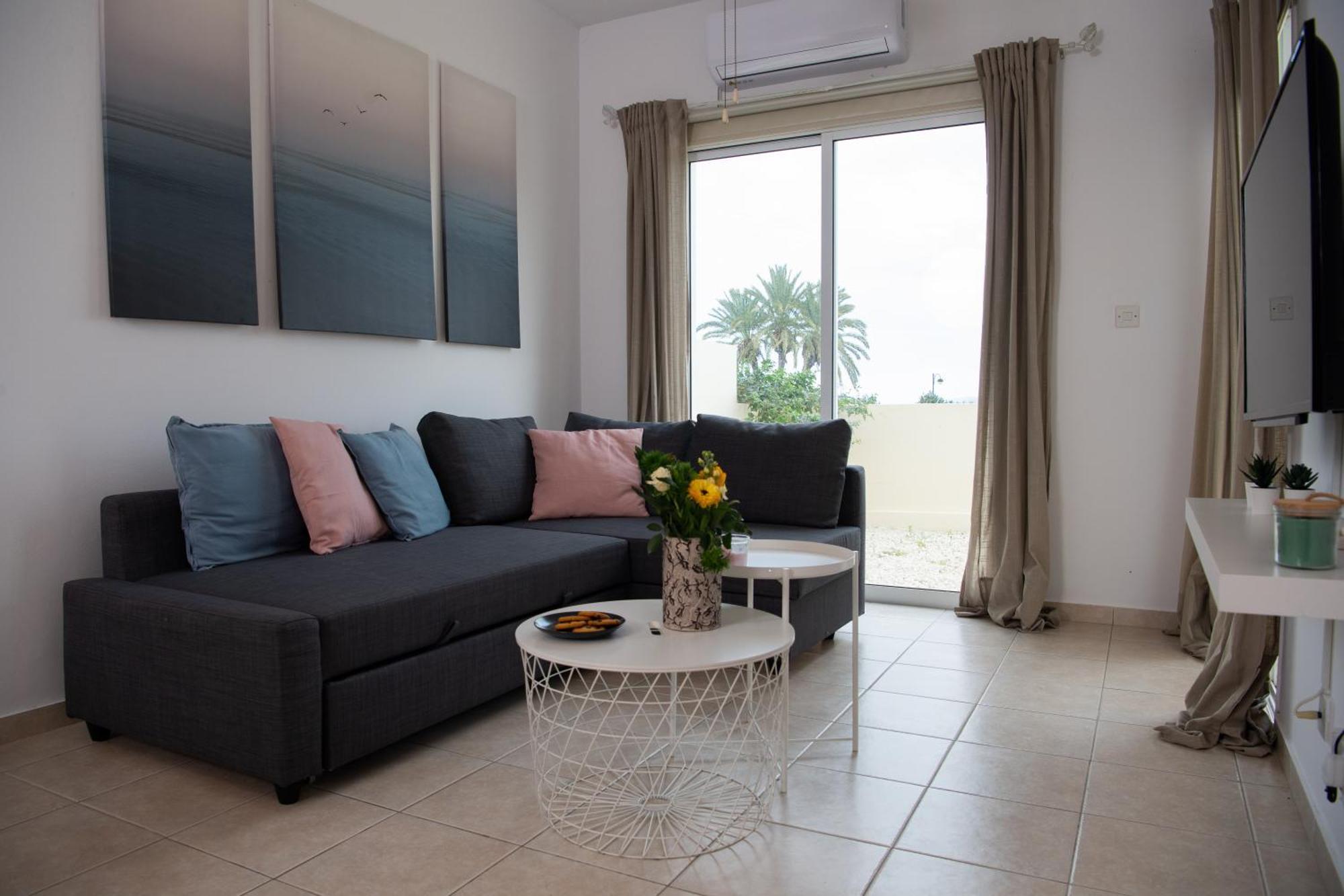 Path Latchi Beachfront Apartments Extérieur photo