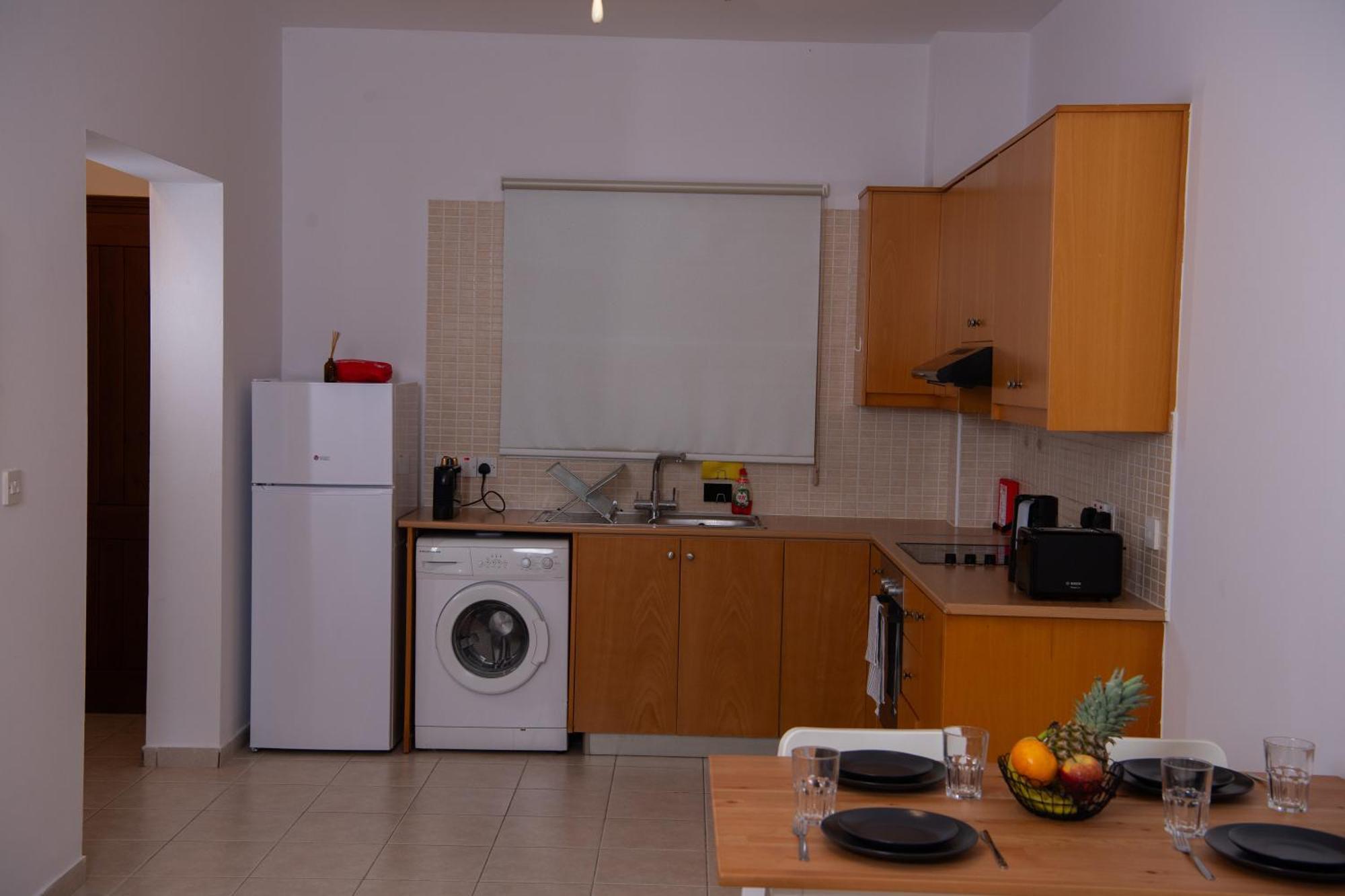 Path Latchi Beachfront Apartments Extérieur photo