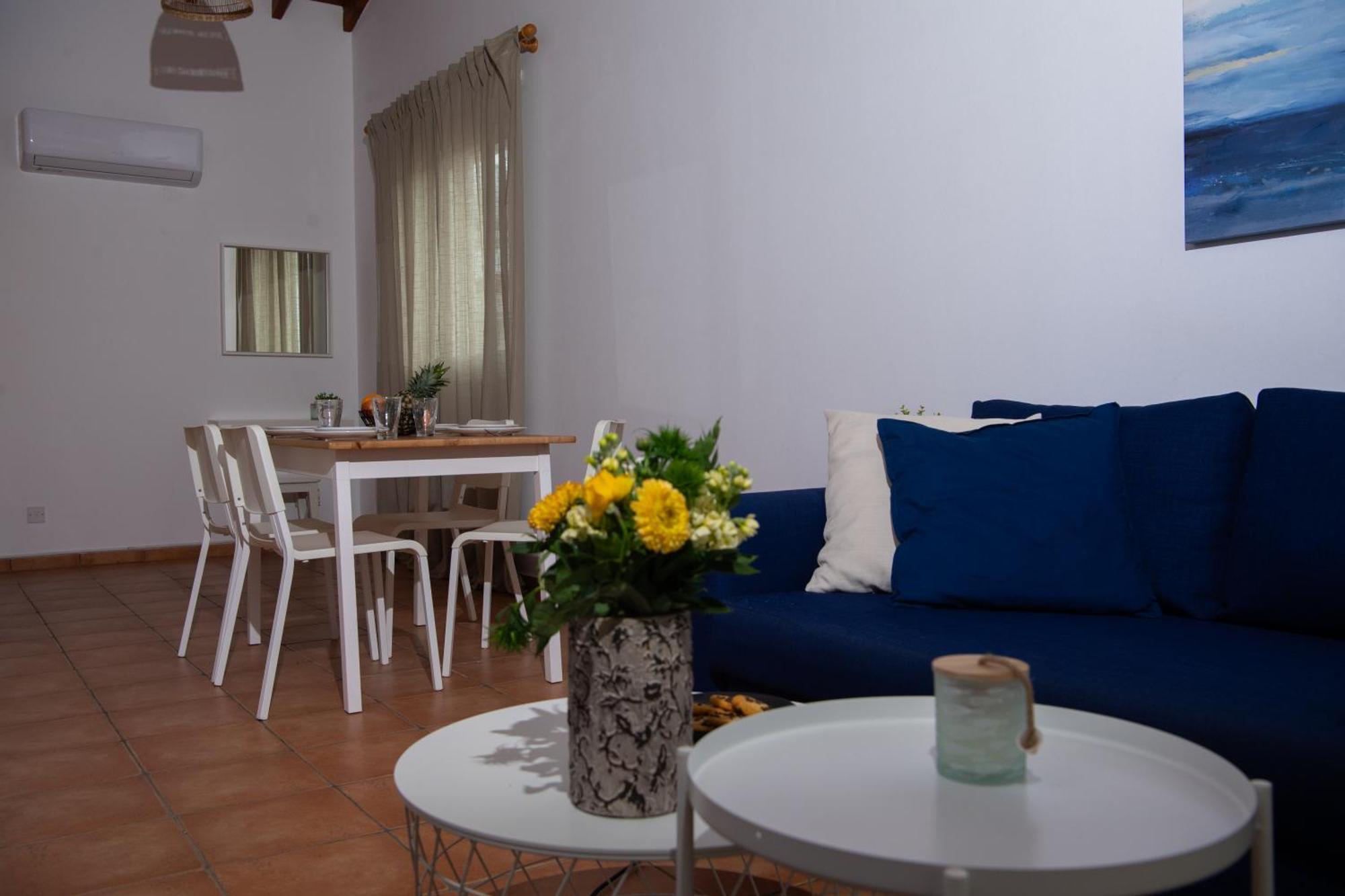 Path Latchi Beachfront Apartments Extérieur photo
