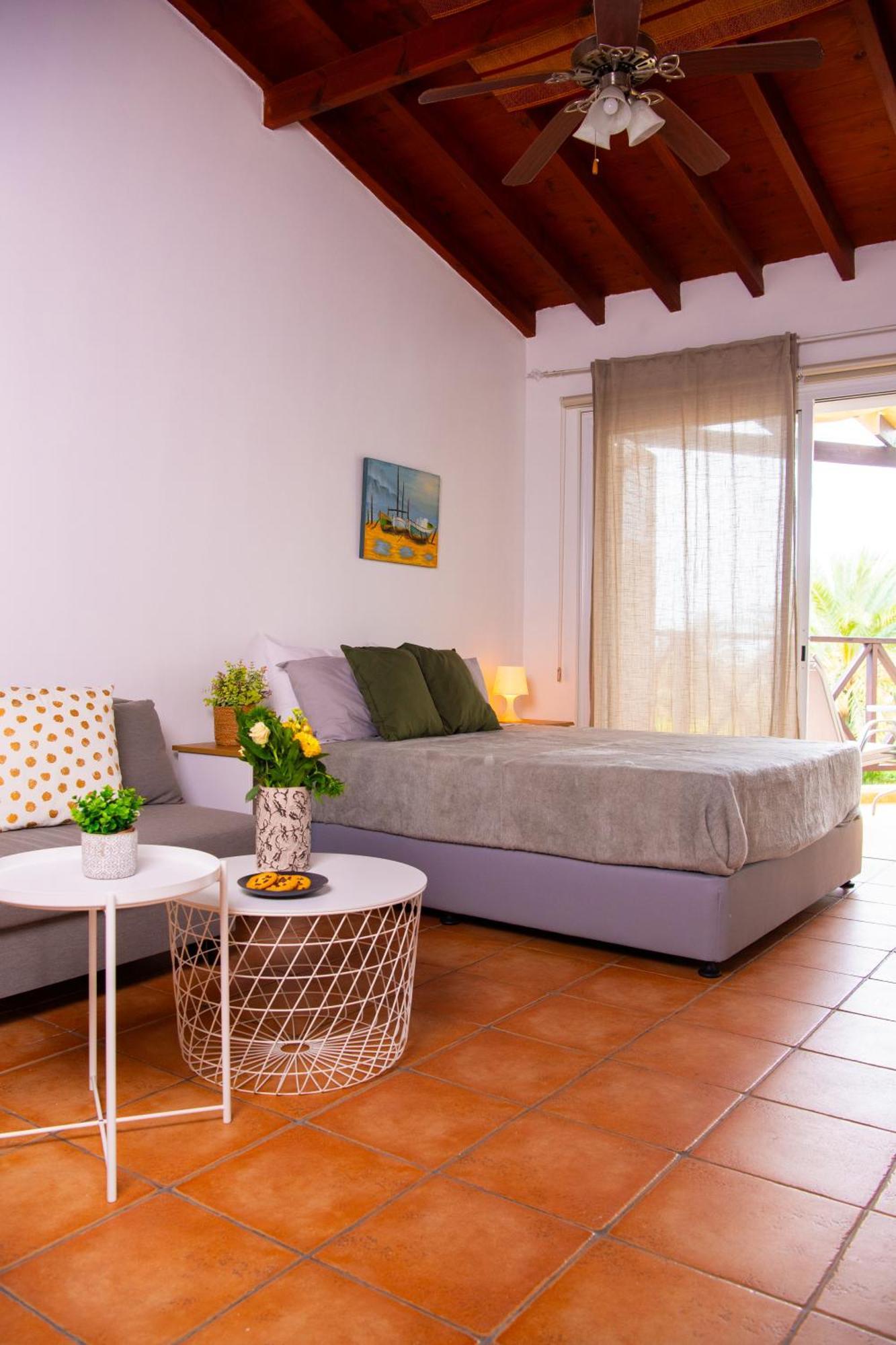 Path Latchi Beachfront Apartments Extérieur photo