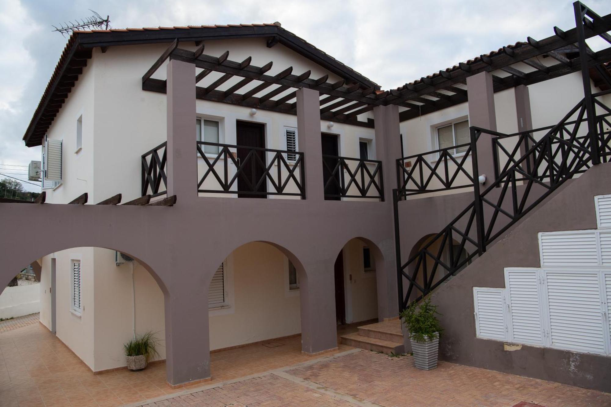 Path Latchi Beachfront Apartments Extérieur photo