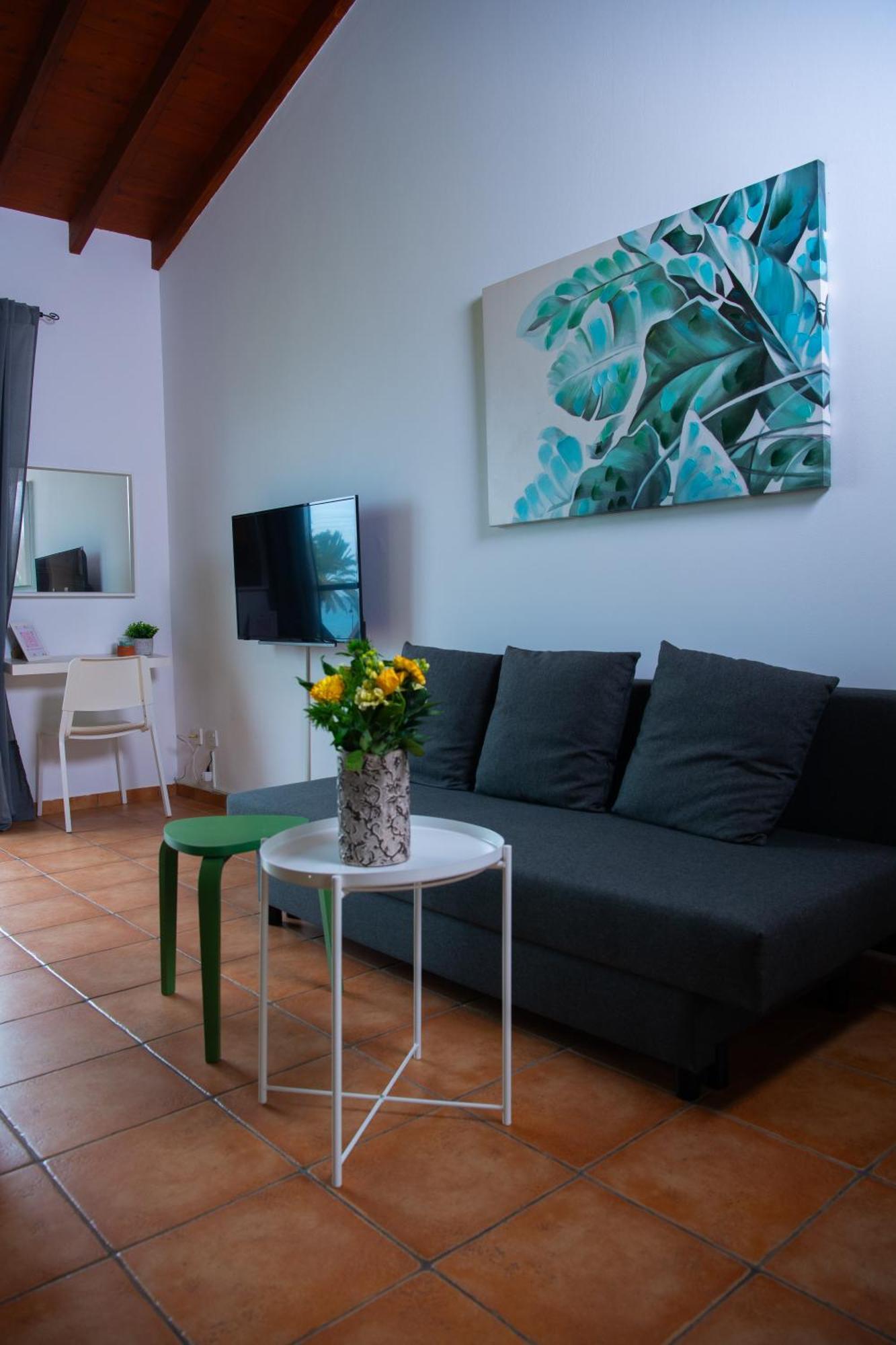 Path Latchi Beachfront Apartments Extérieur photo