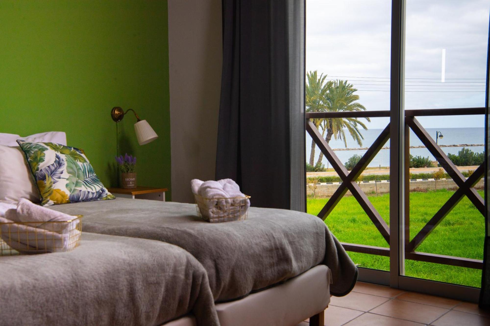 Path Latchi Beachfront Apartments Extérieur photo