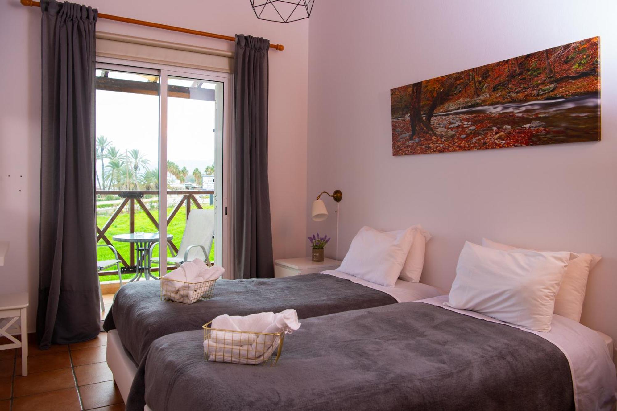 Path Latchi Beachfront Apartments Extérieur photo
